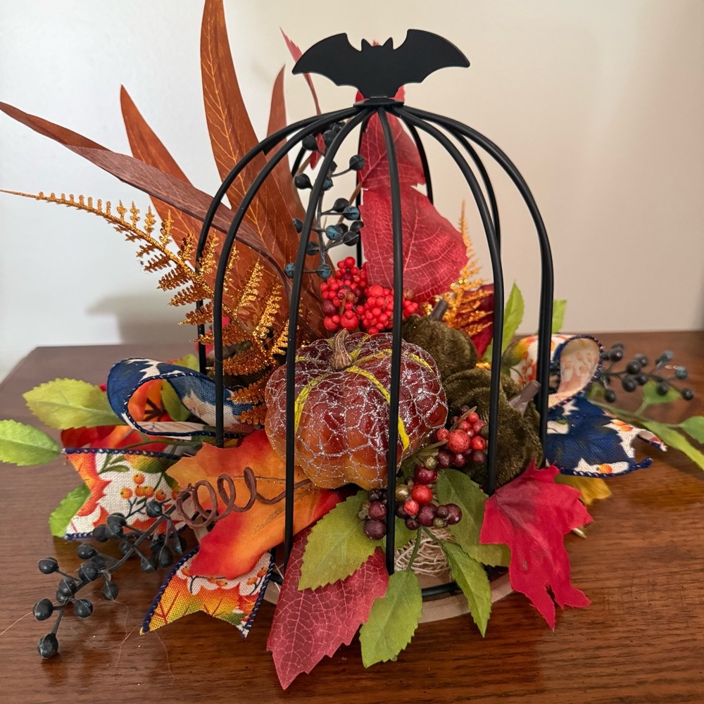 🦇 NWOT Halloween Bat Cage Arrangement